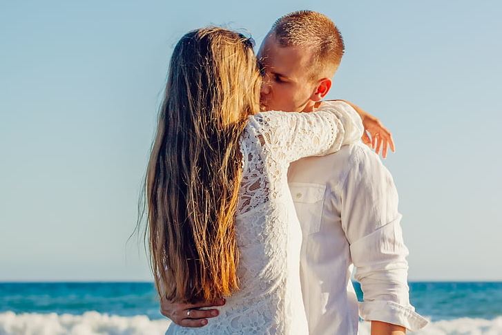 发现老婆出轨我还是舍不得 发现老婆出轨我还是舍不得